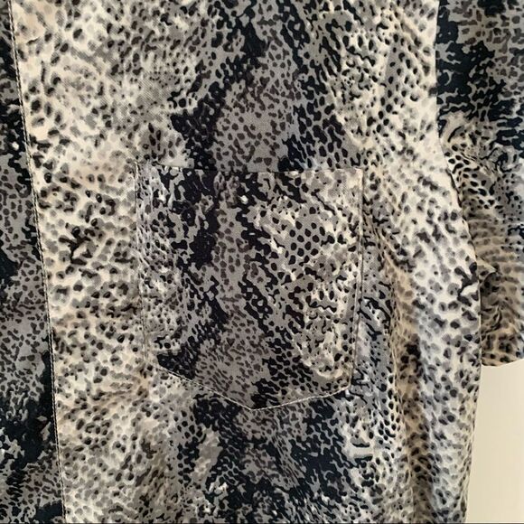 W118 by Walter‎ Baker Florentine Grey Black Snakeskin Pocket Blouse - Picture 7 of 8